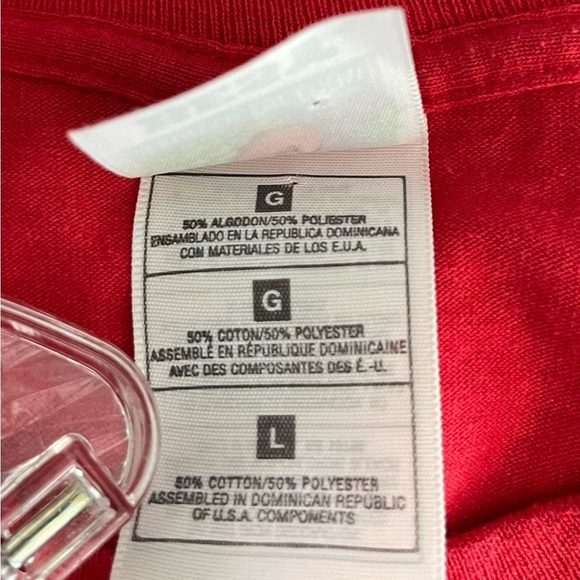 RED vs THE WOLF Men’s Red Fruit of The Loom Best Cotton/Polyester T-Shirt-Size L - Picture 4 of 4